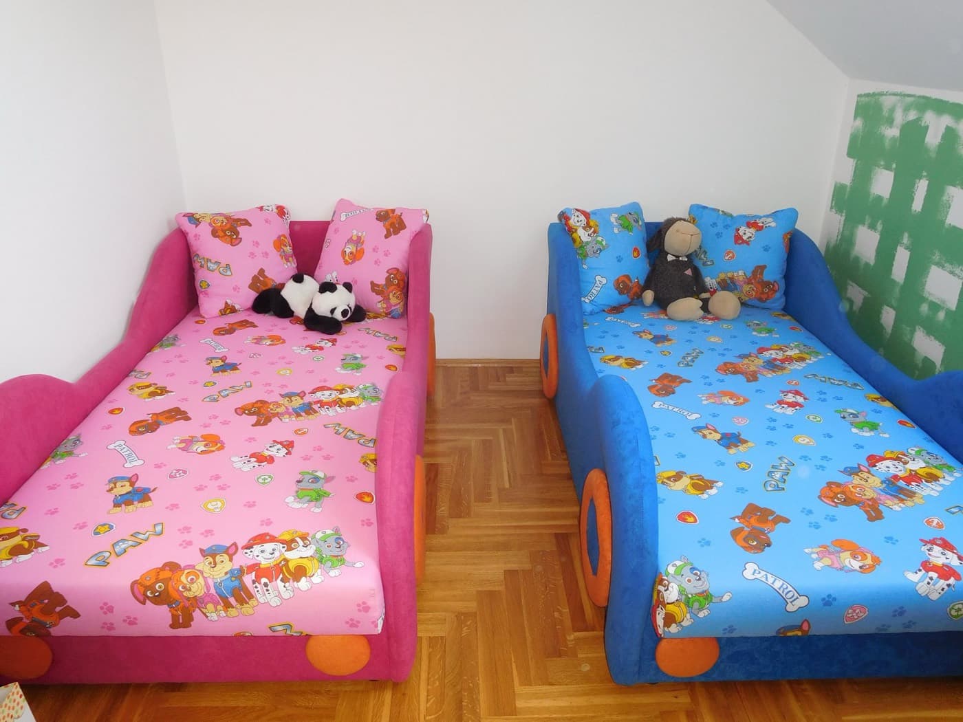 Dečji krevet u sobi, godinama posle isporuke